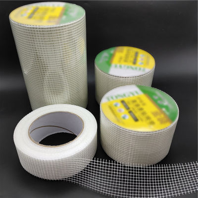 Bon prix La fibre de verre auto-adhésive standard Mesh Tape White Color For mure des fissures en ligne