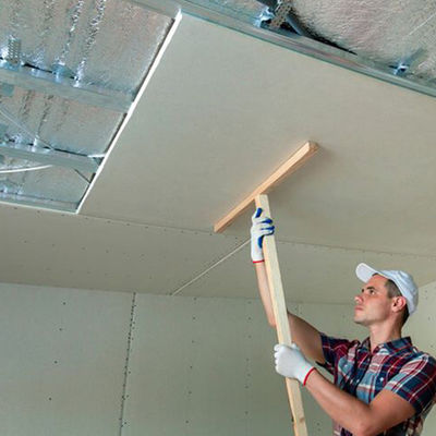 Bon prix bord conique insonorisé décoratif de panneau de gypse de 4x8 9.5mm pour d'intérieur en ligne