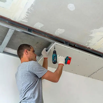 Bon prix panneau de gypse renforcé par 12.5mm, plaque de plâtre 2440 x 1220 pour le plafond en ligne