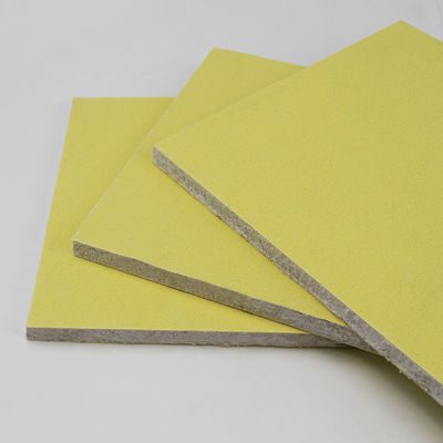 Bon prix Le panneau renforcé durable de plafond de gypse de 9mm a effilé le bord pour la décoration de plafond en ligne