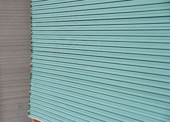 Bon prix 1200 mm de largeur planche de gypse verte planche de plâtre résistant à l'eau pour la feuille de revêtement et les plafonds en ligne