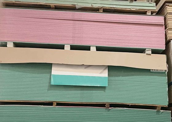 Nouveau style Knauf Bonne planéité Plaque de plâtre résistante à la moisissure avec décoration moderne utilisée pour le plafond en plâtre