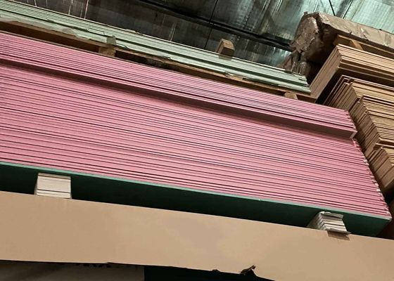 Bon prix Ventes directes d'usine 1220X2440Mm Plaque de roche et de plâtre Carreaux de gypse non combustibles en ligne