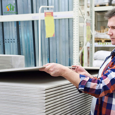 Bon prix 1220x2440 mm Plaque de plâtre imperméable à l'humidité 9 mm-15 mm épaisseur en ligne