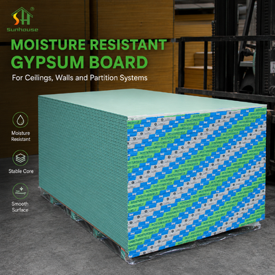 Panneau de carton de plâtre en papier avec un noyau dense en gypse, une face solide et des bords propres pour les projets de cloisons intérieures